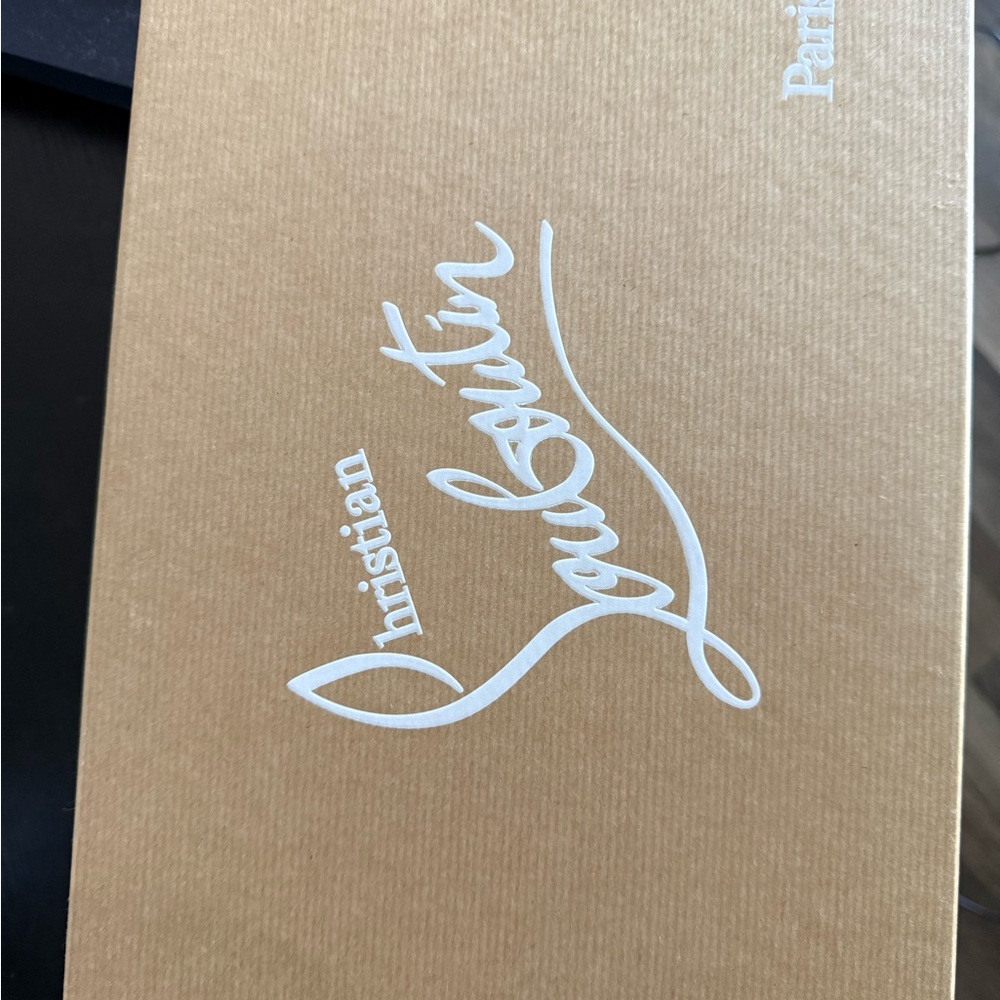 Christian Louboutin Kate 100 Black patent size 41.5
Box and receipt included